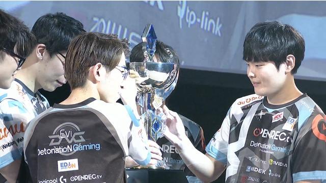 -DFM力克FNC,369操刀奇招英雄翻盘成都决赛之夜2:1(柏林)