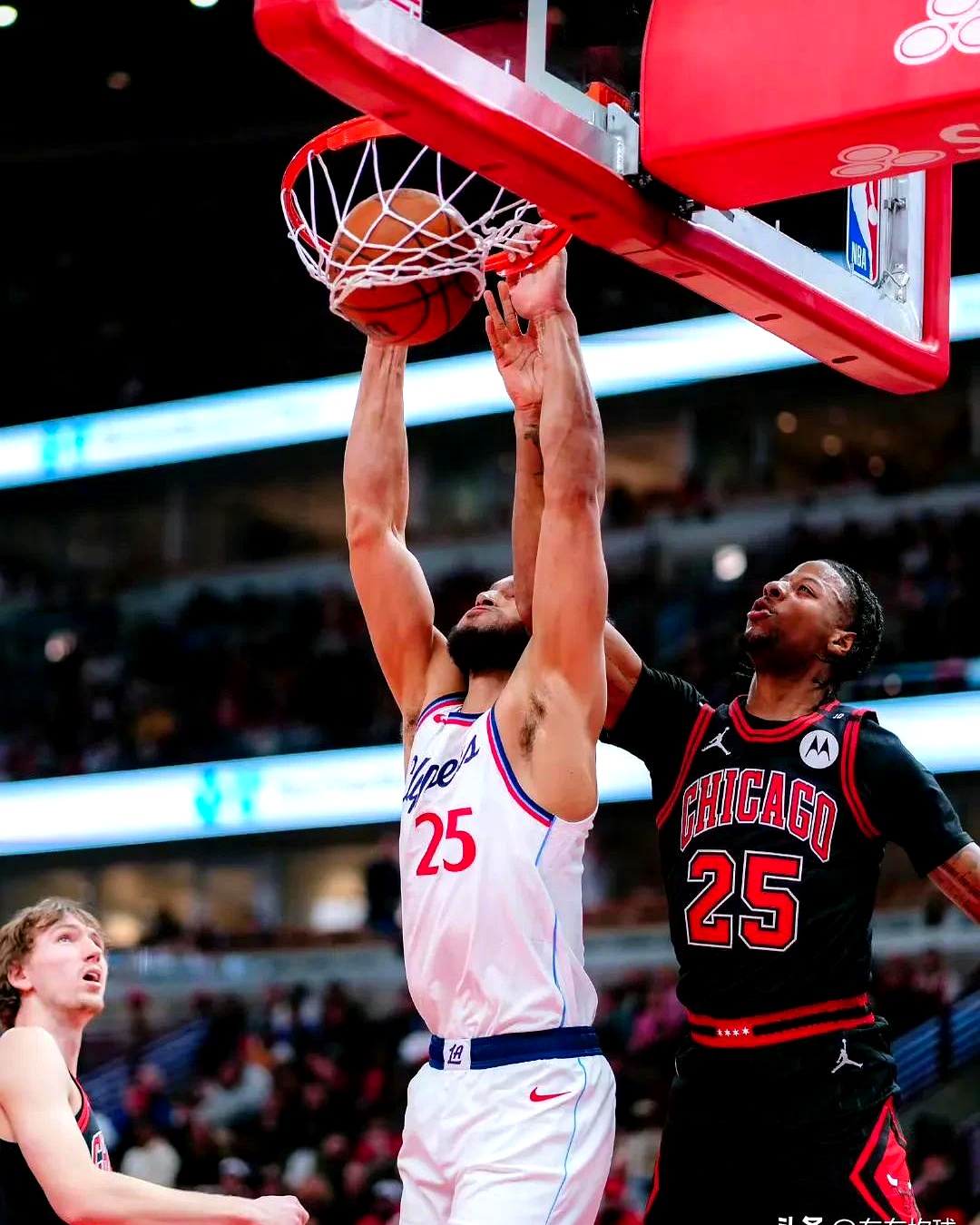 开云体育中国-快船鏖战巴西男篮,西蒙斯高光表现