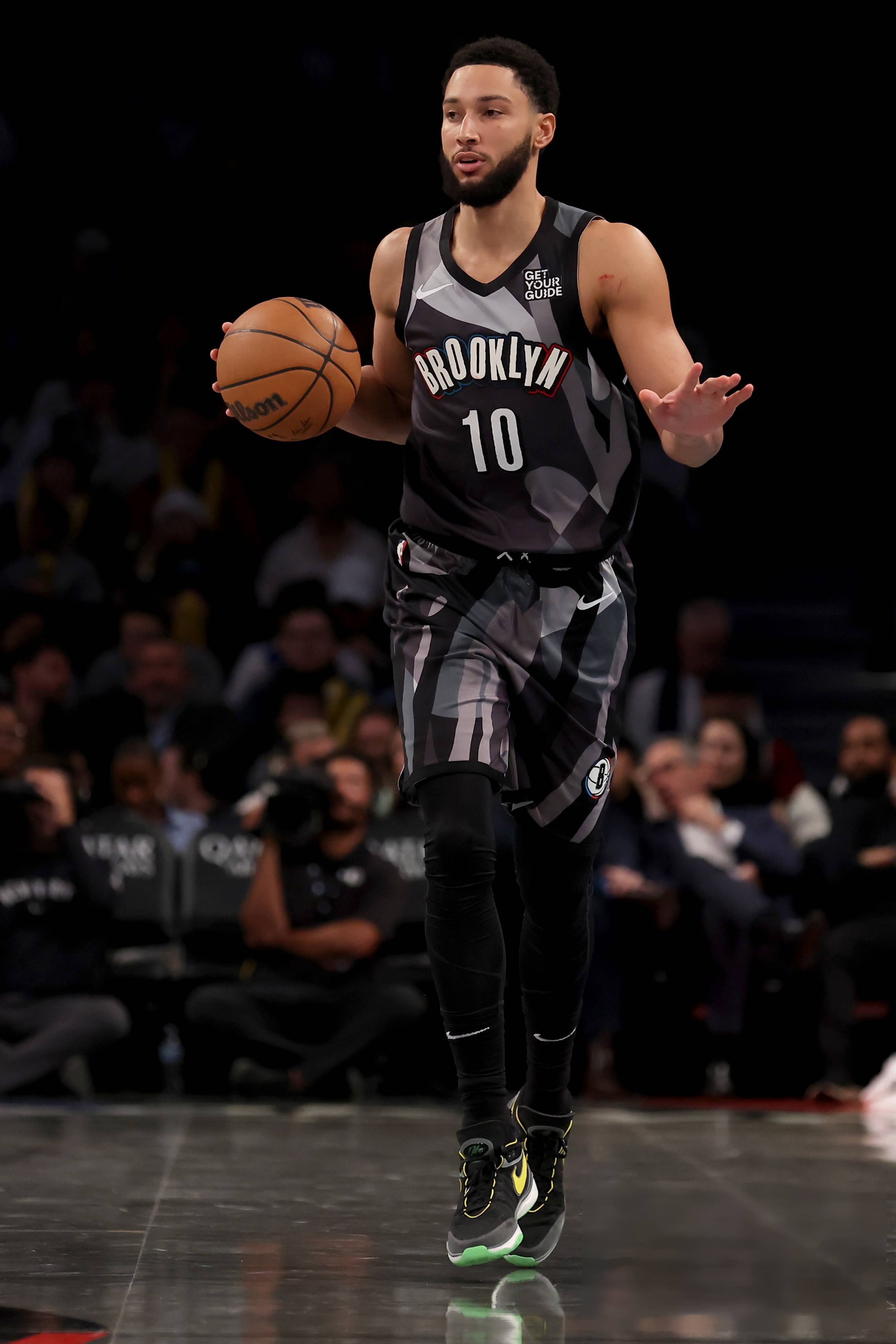 快船鏖战巴西男篮,西蒙斯高光表现 快船鏖战巴西男篮,西蒙斯高光表现