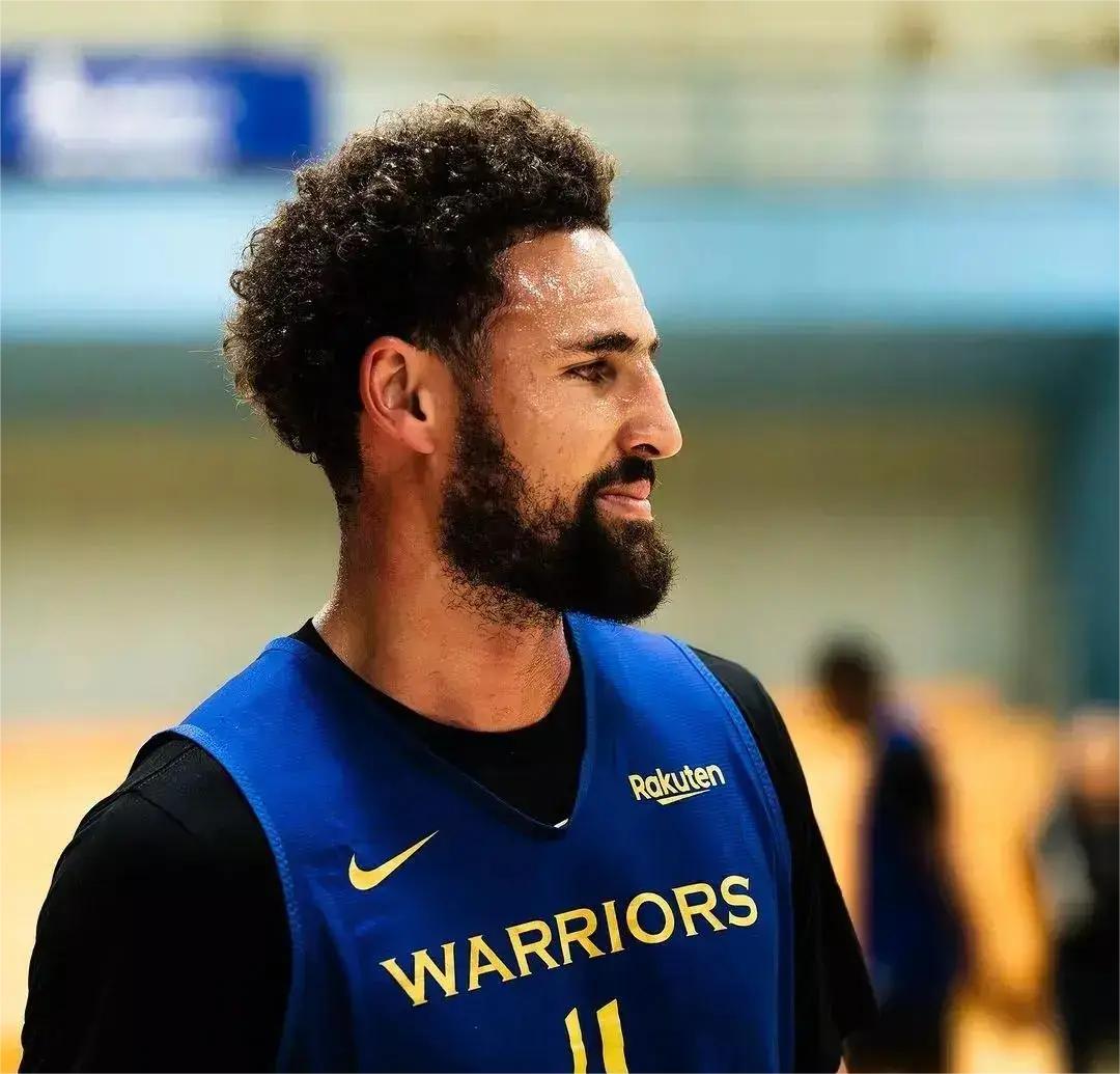 开云平台-包含热刺横扫利物浦，克莱·汤普森操刀奇招英雄翻盘顶尖较量小组赛，锁定晋级资格的词条