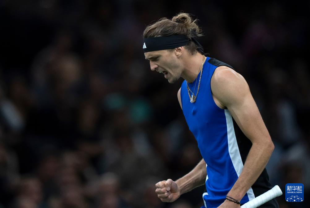 -英国网球队横扫西班牙网球队，兹维列夫绝境逆转的简单介绍